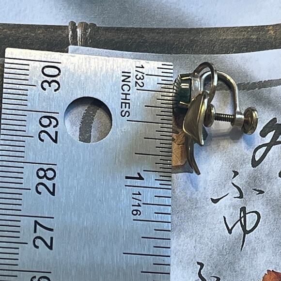 Vintage Delicate Signed 14K Gold Filled Nephrite Jade Stone Leaf Earrings - Picture 5 of 5